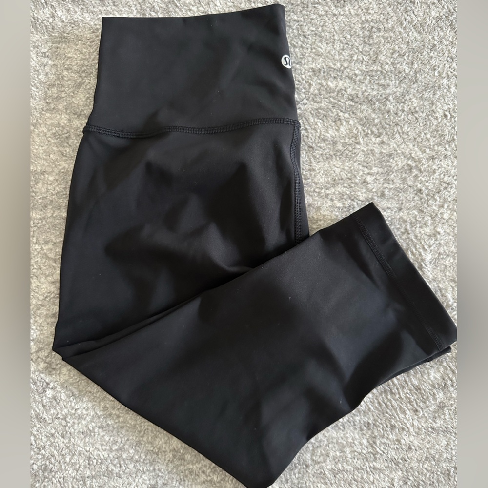Offers welcome! Lululemon black cropped leggingsgs